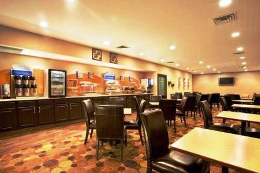 фото отеля Holiday Inn Express Hotel & Suites Chicago-Deerfield Lincolnshire