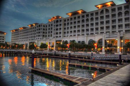 фото отеля Straits Quay Marina Suites