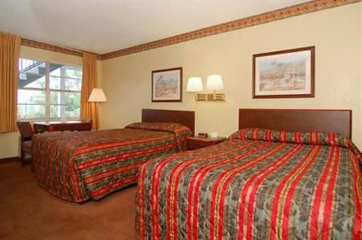 фото отеля Econo Lodge North Lake City