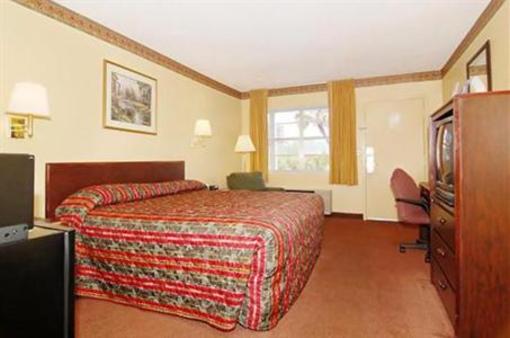 фото отеля Econo Lodge North Lake City