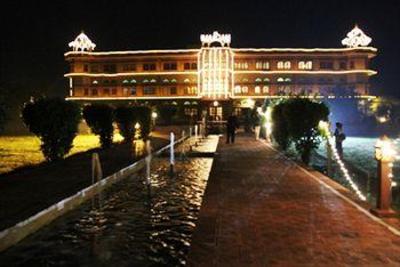 фото отеля Umaid Lake Palace Resort Dausa
