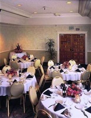 фото отеля Red Lion Hotel Canyon Springs