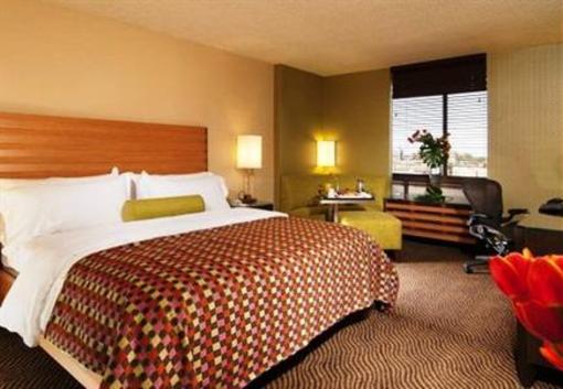 фото отеля Holiday Inn Express Hotel & Suites International Airport San Jose (California)