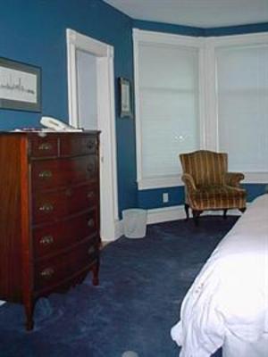 фото отеля Mahogany Manor Bed and Breakfast