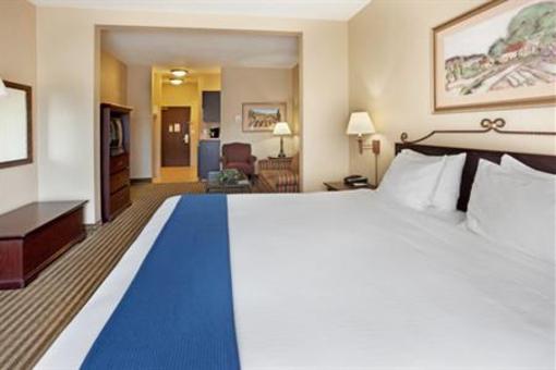 фото отеля Holiday Inn Express Hotel & Suites Marina
