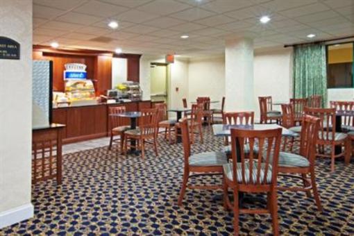 фото отеля Holiday Inn Express Hotel & Suites Murray
