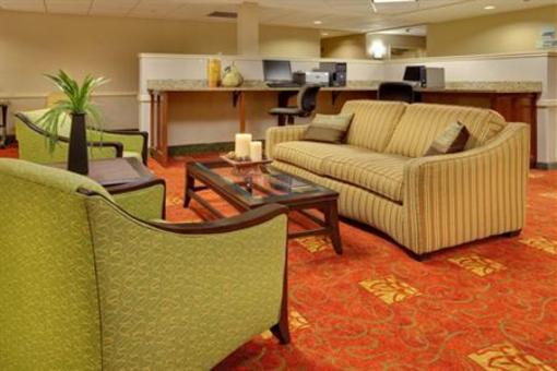фото отеля Holiday Inn Express & Suites Bradley Airport