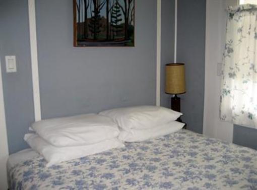 фото отеля The Cozy Inn & Cottages and Lakeview House & Cottages