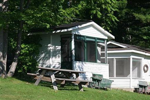 фото отеля The Cozy Inn & Cottages and Lakeview House & Cottages