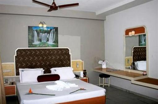 фото отеля Hotel Saratha Rajans