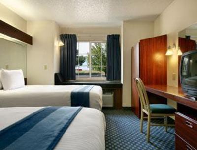 фото отеля Microtel Inn & Suites Admiral Place