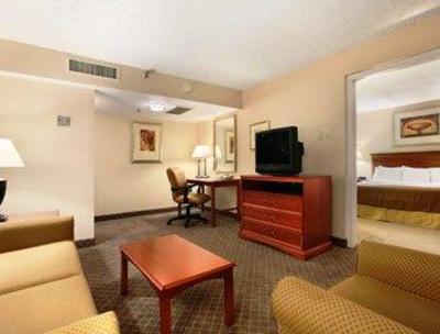 фото отеля Ramada Plaza Hotel Dayton