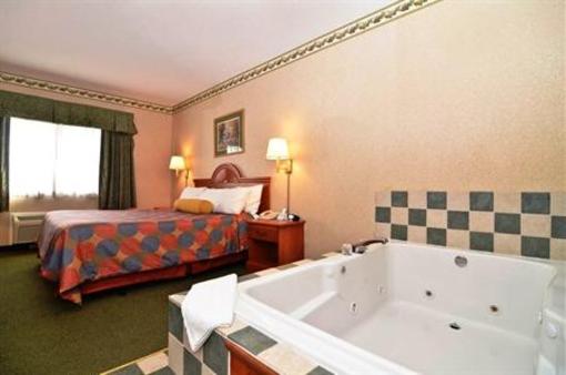 фото отеля Best Western Plus Napoleon Inn & Suites