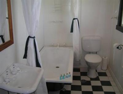 фото отеля Charles Rasp Motor Inn & Cottages
