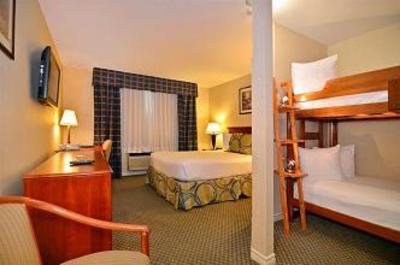 фото отеля BEST WESTERN Plus Evergreen Inn & Suites