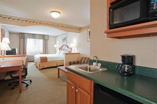 фото отеля Holiday Inn Express Hotel & Suites Defiance
