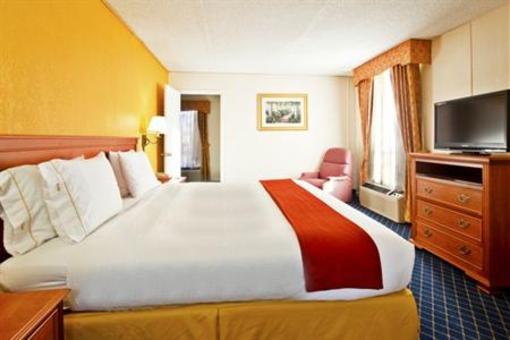 фото отеля Holiday Inn Express Hotel & Suites Nashville - I-40 & 1-24 Spence Lane