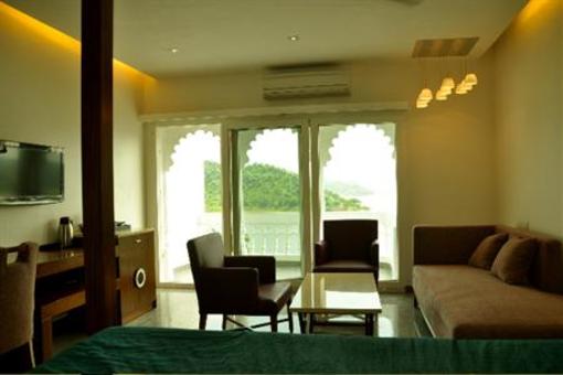 фото отеля Jaisamand Island Resort