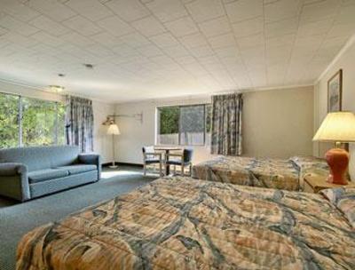 фото отеля Super 8 Motel - Hyannis/W. Yarmouth/Cape Cod Area