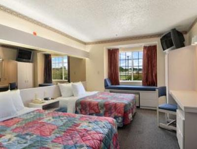 фото отеля Microtel Inn & Suites by Wyndham Euless DFW Airport