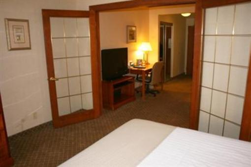 фото отеля The Plaza Hotel & Suites