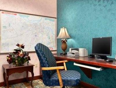 фото отеля Days Inn and Suites Savannah Gateway