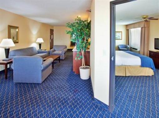 фото отеля Holiday Inn Express Hotel & Suites Lincoln North
