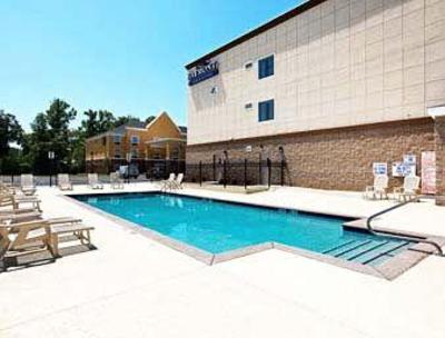 фото отеля Baymont Inn & Suites Savannah South