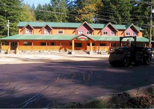 фото отеля Sasquatch Inn