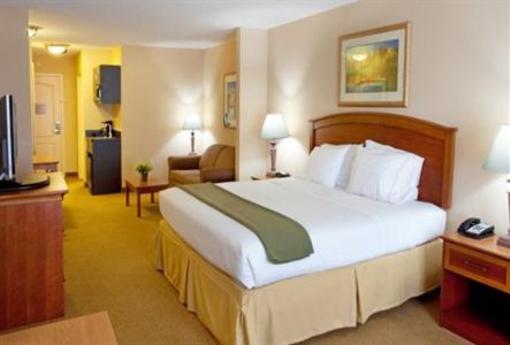 фото отеля Holiday Inn Express Hotel & Suites Florence Civic Center @ I-95