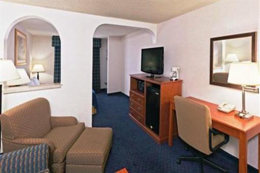 фото отеля Holiday Inn Express Santa Fe