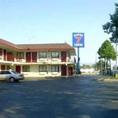 фото отеля Super 7 Inn Memphis Graceland