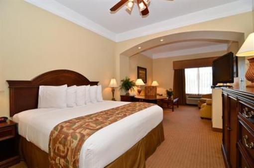 фото отеля BEST WESTERN PLUS Monica Royale Inn & Suites