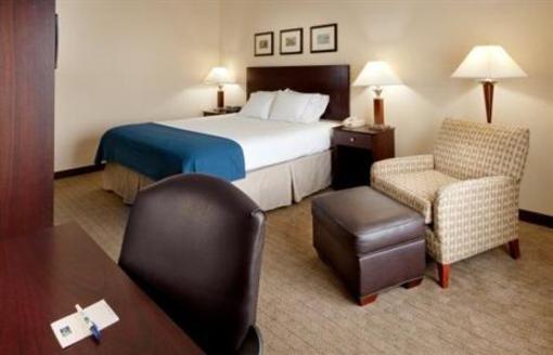 фото отеля Holiday Inn Express Hotel & Suites East Brunswick