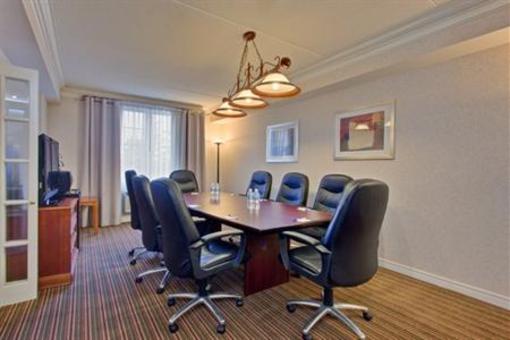 фото отеля Holiday Inn Express Whitby Oshawa
