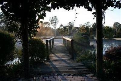 фото отеля Lake Weyba Cottages Noosa