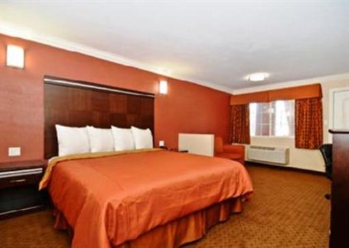 фото отеля Rodeway Inn & Suites Corona