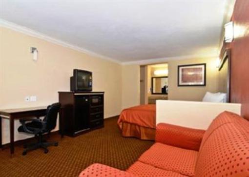 фото отеля Rodeway Inn & Suites Corona