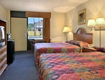 фото отеля Travelodge Inn & Suites Williamsburg Historic Area
