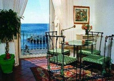 фото отеля Parteno Bed & Breakfast Naples