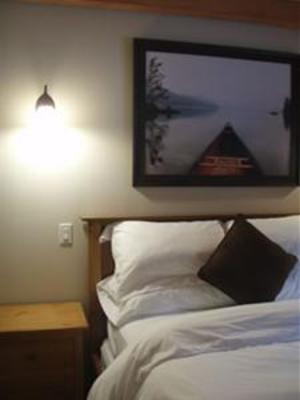фото отеля Cedar House Golden (British Columbia)