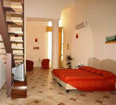 фото отеля Chiatamone B&B