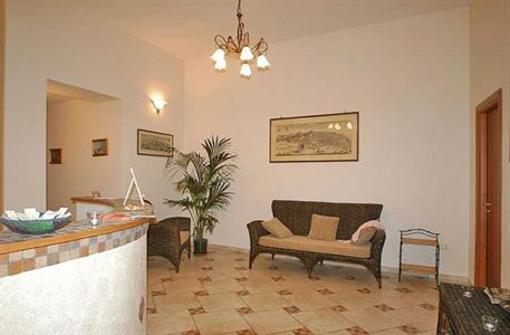 фото отеля Chiatamone B&B
