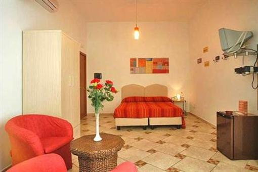 фото отеля Chiatamone B&B