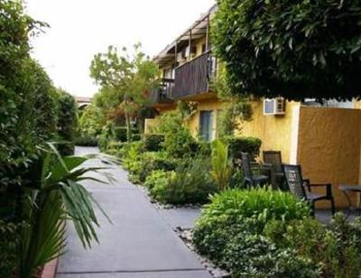 фото отеля Lemon Tree Hotel and Suites