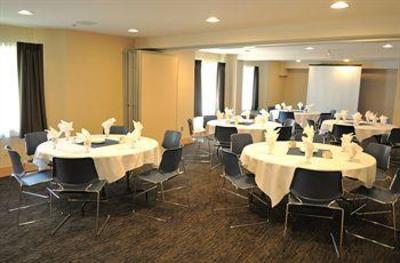 фото отеля Holiday Inn Express Hotel & Suites Langley
